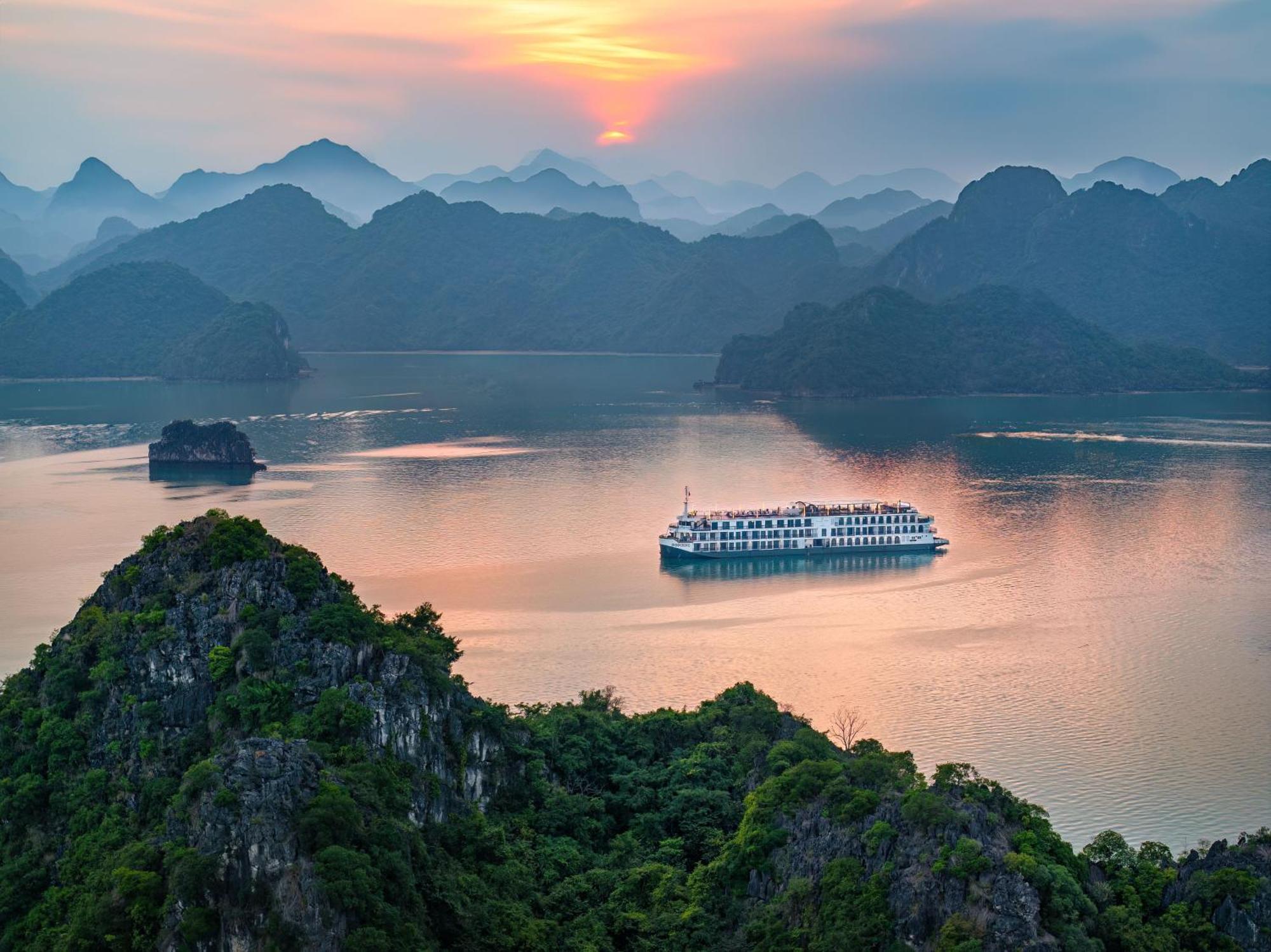 Hotel Indochine Cruise Hạ Long Exterior foto